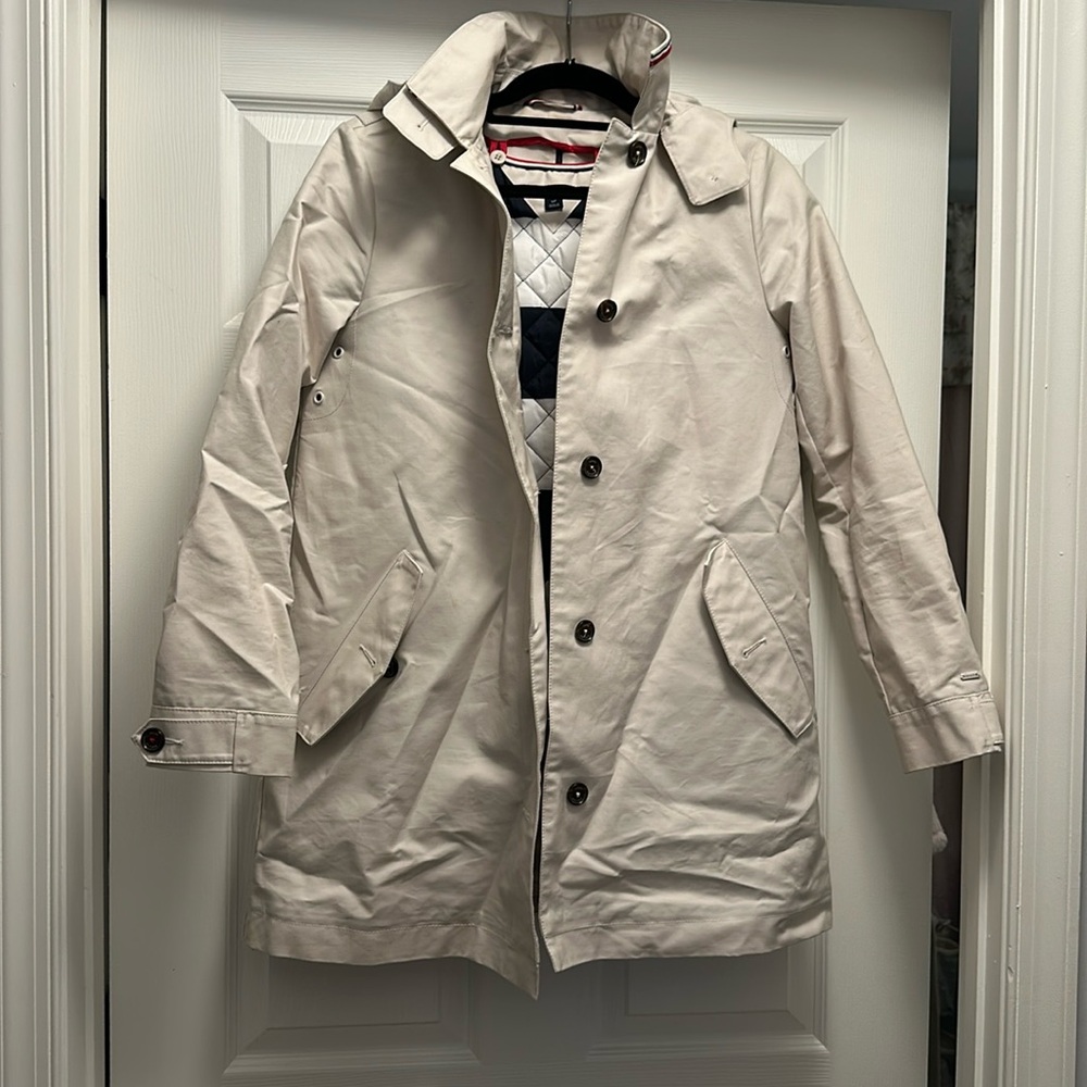 Tommy Hilfiger women’s size S lined trench coat / jacket